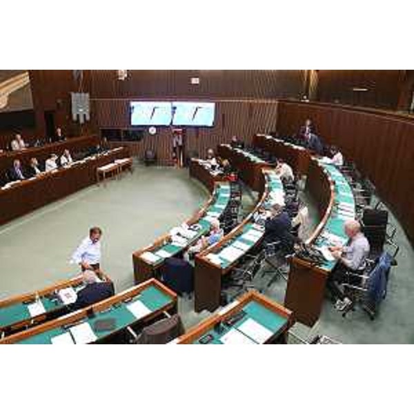 La Commissione durante l'esame dell'art 5 - La Commissione durante l'esame dell'art 5