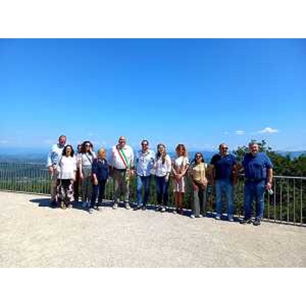 Consiglieri regionali e segretari della V Commissione con l'amministrazione comunale di Sagrado sul monte San Michele - Consiglieri regionali e segretari della V Commissione con l'amministrazione comunale di Sagrado sul monte San Michele