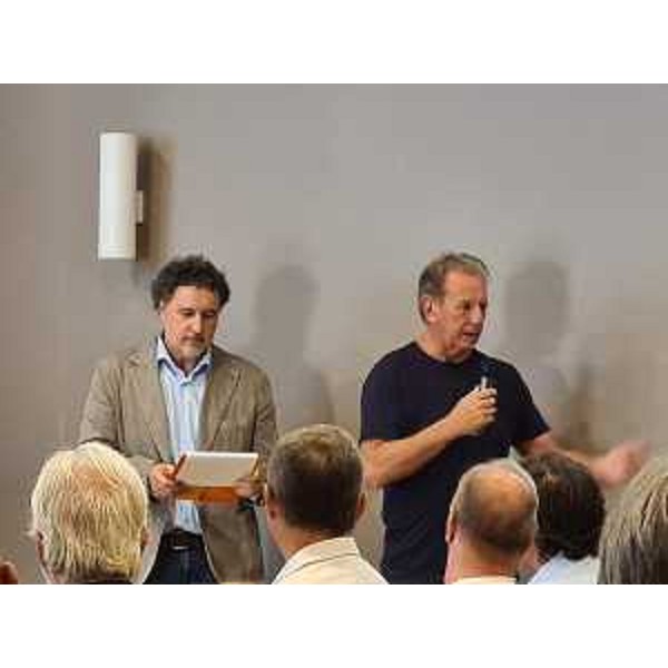 L'assessore regionale Fabio Scoccimarro (a destra nella foto) con il moderatore del convegno Andrea Bulgarelli - L'assessore regionale Fabio Scoccimarro (a destra nella foto) con il moderatore del convegno Andrea Bulgarelli