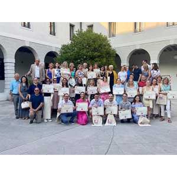 Foto di gruppo con i corregionali che hanno partecipato ai progetti organizzati da Efasce - Foto di gruppo con i corregionali che hanno partecipato ai progetti organizzati da Efasce