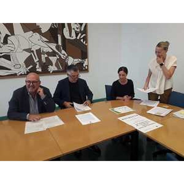  - La sottoscrizione dei verbali di consegna di una serie di beni immobili appartenenti al patrimonio disponibile dello Stato e al demanio storico artistico in gestione alla Direzione regionale dellAgenzia del demanio. 