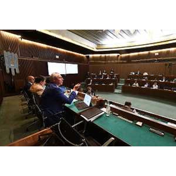 Il presidente del Cr Fvg, Mauro Bordin, mentre dirige i lavori dell'Aula - Il presidente del Cr Fvg, Mauro Bordin, mentre dirige i lavori dell'Aula