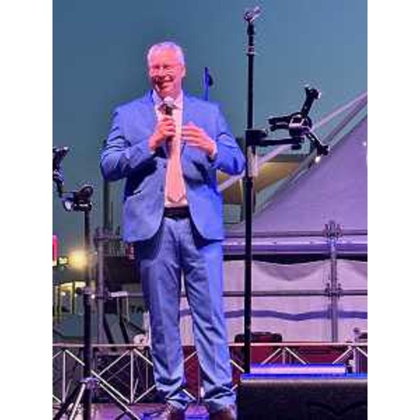 Il presidente del Cr Fvg, Mauro Bordin, nel corso del suo intervento al Lignano Gospel Festival - Il presidente del Cr Fvg, Mauro Bordin, nel corso del suo intervento al Lignano Gospel Festival