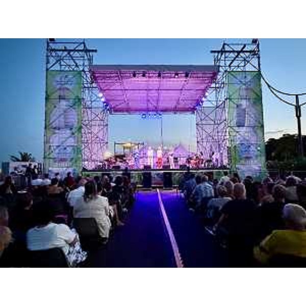 Autorità sul palco durante la serata lignanese - Autorità sul palco durante la serata lignanese