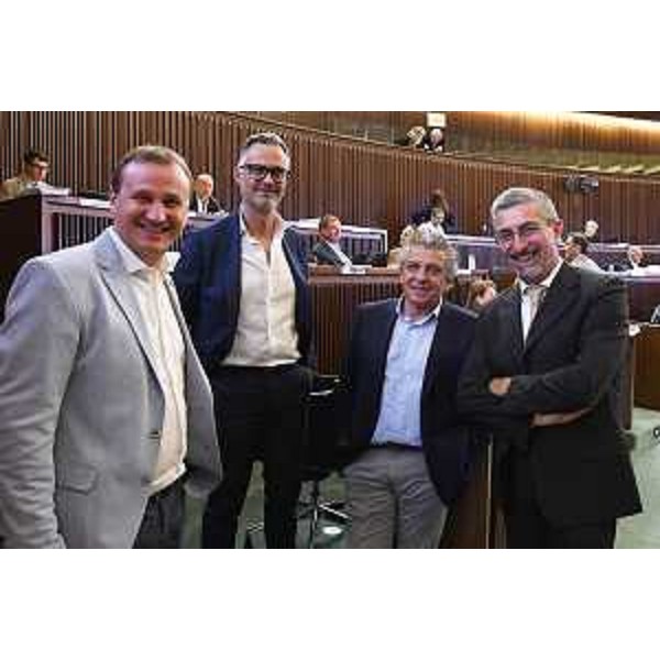 Gruppetto Pd con, da sx, Massimiliano Pozzo, Massimo Mentil, Francesco Martines e Andrea Carli - Gruppetto Pd con, da sx, Massimiliano Pozzo, Massimo Mentil, Francesco Martines e Andrea Carli