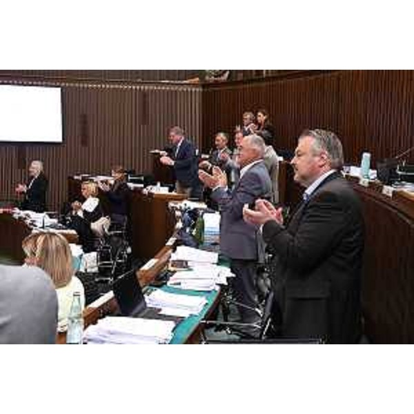 L'applauso dei consiglieri regionali ai vincitori dell'Europeade 2024 - L'applauso dei consiglieri regionali ai vincitori dell'Europeade 2024