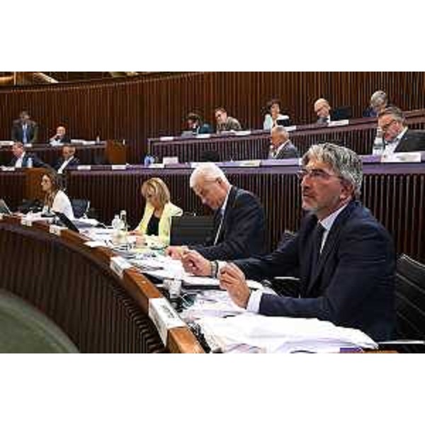 Antonio Calligaris, capogruppo della Lega, con i colleghi di partito in Aula - Antonio Calligaris, capogruppo della Lega, con i colleghi di partito in Aula