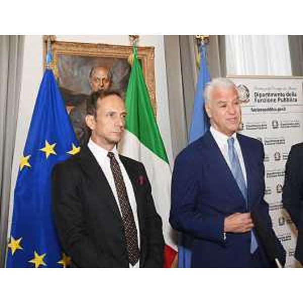 Il governatore del Friuli Venezia Giulia Massimiliano Fedriga insieme al ministro per la Pubblica amministrazione Paolo Zangrillo. - Il governatore del Friuli Venezia Giulia Massimiliano Fedriga insieme al ministro per la Pubblica amministrazione Paolo Zangrillo.