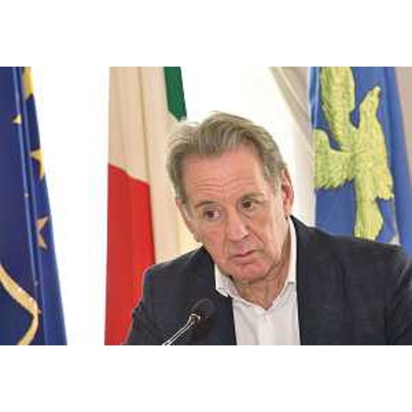 Lassessore regionale alla Difesa dellambiente, energia e sviluppo sostenibile Fabio Scoccimarro - Lassessore regionale alla Difesa dellambiente, energia e sviluppo sostenibile Fabio Scoccimarro 