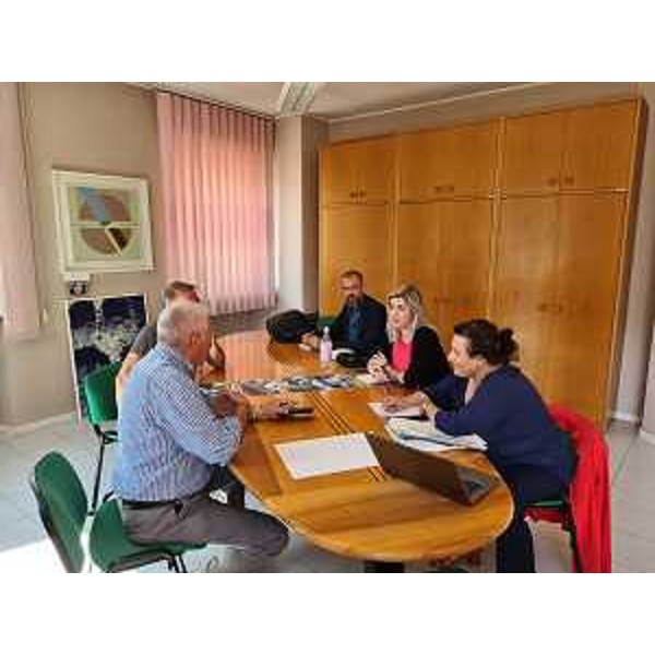 L'assessore Cristina Amirante durante l'incontro con l'Amministrazione comunale di Sutrio - L'assessore Cristina Amirante durante l'incontro con l'Amministrazione comunale di Sutrio