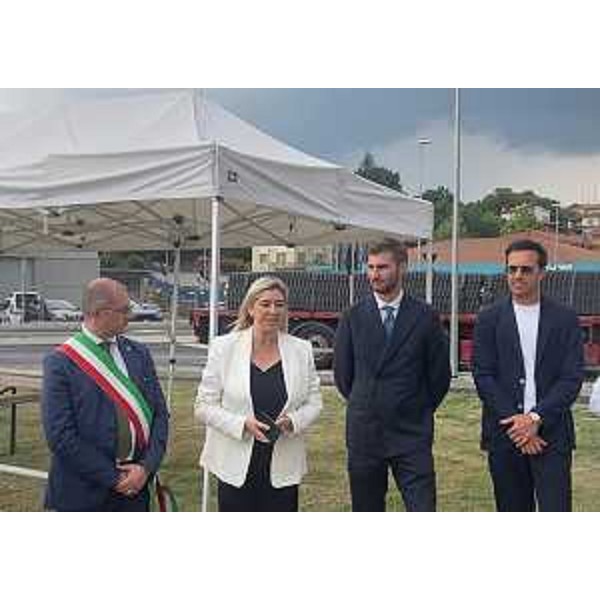 L'intervento dell'assessore regionale Cristina Amirante durante la cerimonia di inaugurazione della rotonda di S. Daniele - L'intervento dell'assessore regionale Cristina Amirante durante la cerimonia di inaugurazione della rotonda di S. Daniele