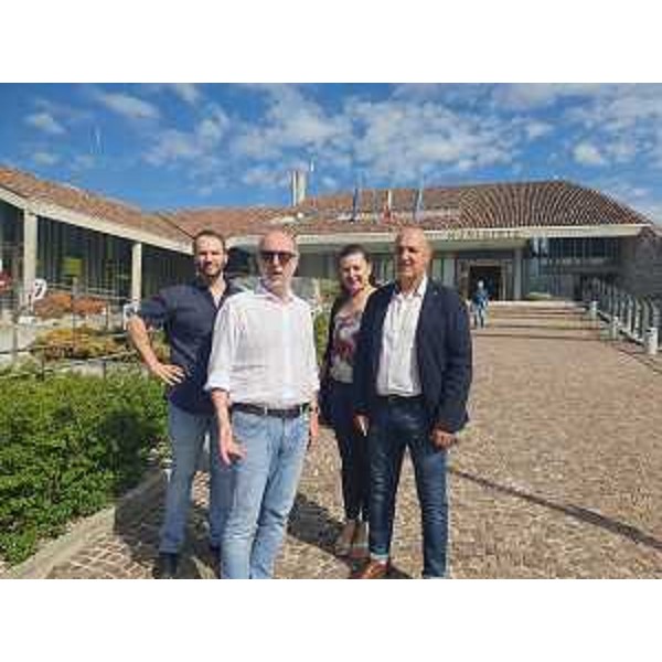 L'assessore Riccardi assiema al sindaco di Arba Franco Lai - L'assessore Riccardi assiema al sindaco di Arba Franco Lai 