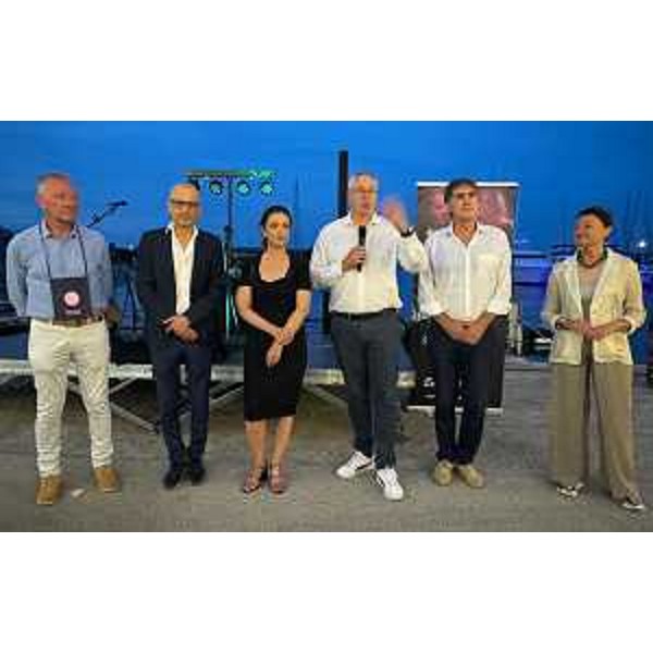 Il consigliere comunale Claudio Serafini; il sindaco di Latisana, Lanfranco Sette; la consigliera regionale Maddalena Spagnolo; il presidente del Cr Fvg, Mauro Bordin; il vicesindaco di Latisana, Ezio Simonin; la consigliera comunale Susi Faggiani - Il consigliere comunale Claudio Serafini; il sindaco di Latisana, Lanfranco Sette; la consigliera regionale Maddalena Spagnolo; il presidente del Cr Fvg, Mauro Bordin; il vicesindaco di Latisana, Ezio Simonin; la consigliera comunale Susi Faggiani