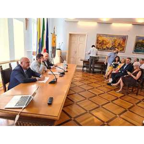 L'assessore regionale Sebastiano Callari (primo a sinistra) alla conferenza stampa indetta dal Comune di Gradisca d'Isonzo - L'assessore regionale Sebastiano Callari (primo a sinistra) alla conferenza stampa indetta dal Comune di Gradisca d'Isonzo 