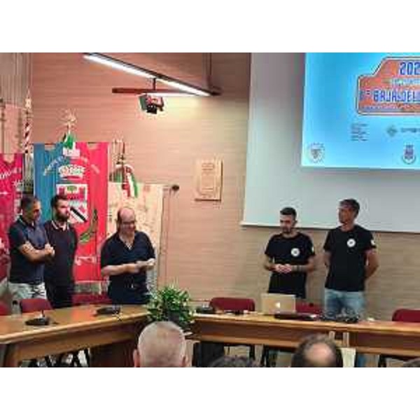 Il vicegovernatore con delega a Cultura e sport Mario Anzil alla presentazione della gara motoristica in programma il 20 e 21 settembre, alla presenza del sindaco di Rivignano Teor Fabrizio Mattiussi, del vicesindaco di Varmo Davide de Candido e del presidente dell'Asd Motori dello Stella Luca Paron. - Il vicegovernatore con delega a Cultura e sport Mario Anzil alla presentazione della gara motoristica in programma il 20 e 21 settembre, alla presenza del sindaco di Rivignano Teor Fabrizio Mattiussi, del vicesindaco di Varmo Davide de Candido e del presidente dell'Asd Motori dello Stella Luca Paron.