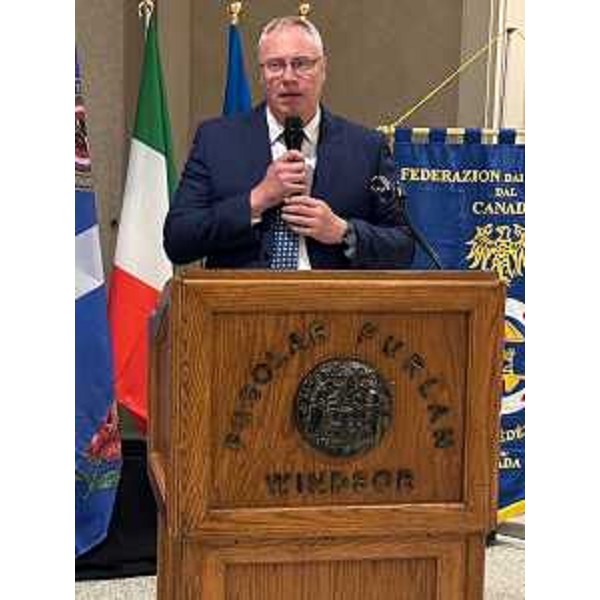 Il presidente del Cr Fvg Mauro Bordin durante il suo intervento al Fogolars Furlans del Canada - Il presidente del Cr Fvg Mauro Bordin durante il suo intervento al Fogolars Furlans del Canada