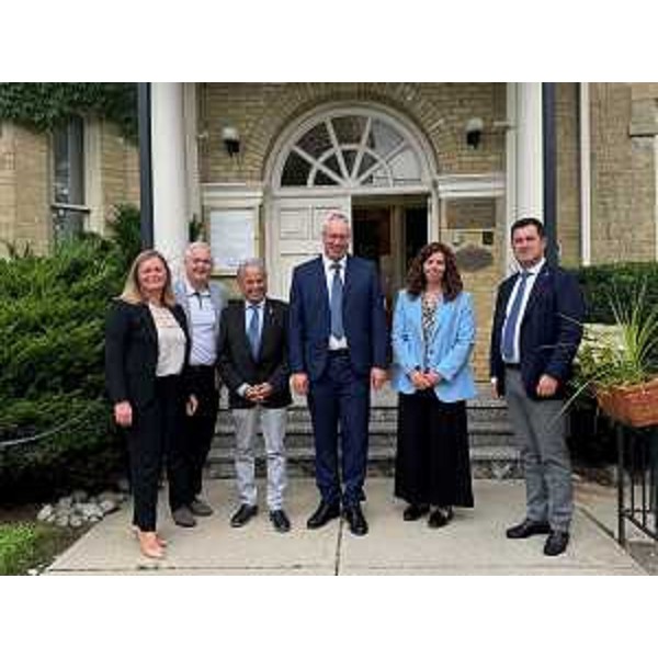 Un altro scatto all'esterno del Consolato generale d'Italia a Toronto - Un altro scatto all'esterno del Consolato generale d'Italia a Toronto