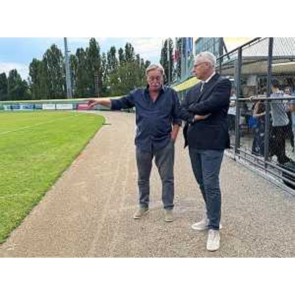 Il presidente Bordin assieme a Maurizio Rizzi, presidente dell'associazione sportiva di Buttrio - Il presidente Bordin assieme a Maurizio Rizzi, presidente dell'associazione sportiva di Buttrio