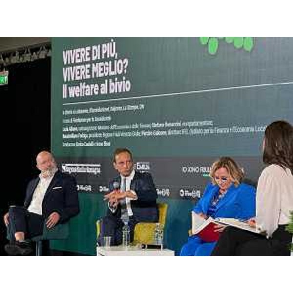 Il governatore Massimiliano Fedriga, al centro, durante il suo intervento al Meeting di Rimini 2024 - Il governatore Massimiliano Fedriga, al centro, durante il suo intervento al Meeting di Rimini 2024