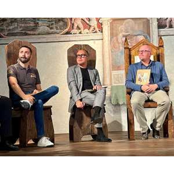 L'assessore alle Attività produttive e turismo Sergio Emidio Bini alla presentazione di Medioevo a Valvasone - L'assessore alle Attività produttive e turismo Sergio Emidio Bini alla presentazione di Medioevo a Valvasone