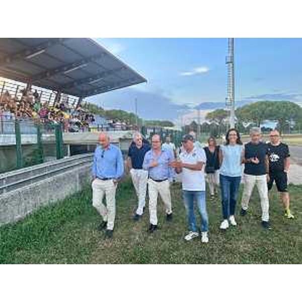 Il vicegovernatore Anzil prima della partita - Il vicegovernatore Anzil prima della partita