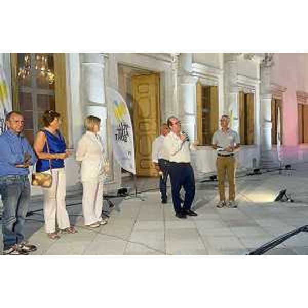 Il vicegovernatore Anzil a "Salto con l'asta a Villa" Manin. - Il vicegovernatore Anzil a "Salto con l'asta a Villa" Manin.