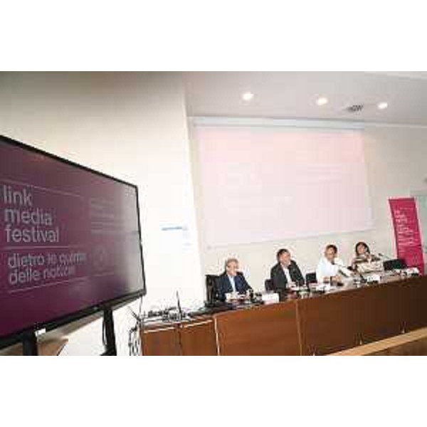  - Da sinistra a destra: Cristiano Degano, presidente dell'Ordine dei Giornalisti Fvg, Paolo Possamai, direttore editoriale di Nem, Massimiliano Fedriga e Francesca Fresa, che cura la direzione artistica di Link