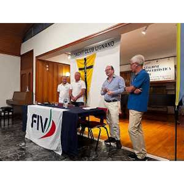 Il vicegovernatore del Friuli Venezia Giulia con delega allo Sport Mario Anzil all'incontro organizzato dalle associazioni che operano attualmente nell'area, lo Yacht Club e il Circolo Canottieri Lignano nella sala della Darsena di Porto Casoni, alla presenza del sindaco Laura Giorgi e del presidente della XIII zona della Federazione italiana vela Adriano Filippi. - Il vicegovernatore del Friuli Venezia Giulia con delega allo Sport Mario Anzil all'incontro organizzato dalle associazioni che operano attualmente nell'area, lo Yacht Club e il Circolo Canottieri Lignano nella sala della Darsena di Porto Casoni, alla presenza del sindaco Laura Giorgi e del presidente della XIII zona della Federazione italiana vela Adriano Filippi.