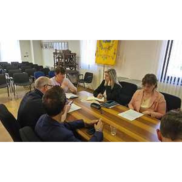 Gli assessori Riccardi e Amirante durante l'incontro al Comune di Resia in merito alla viabilità della zona. - Gli assessori Riccardi e Amirante durante l'incontro al Comune di Resia in merito alla viabilità della zona.