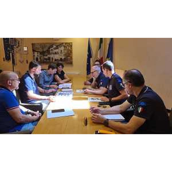 L'assessore regionale alla Protezione civile Riccardo Riccardi durante l'incontro al Comune di Amaro sul tema del Rio Maggiore, al quale hanno partecipato il vicesindaco del Comune, Edi Mainardis, dell'assessore Emanuela Gridel, dei tecnici comunali e della Protezione civile Fvg e il vicepresidente del Consiglio regionale Stefano Mazzolini. - L'assessore regionale alla Protezione civile Riccardo Riccardi durante l'incontro al Comune di Amaro sul tema del Rio Maggiore, al quale hanno partecipato il vicesindaco del Comune, Edi Mainardis, dell'assessore Emanuela Gridel, dei tecnici comunali e della Protezione civile Fvg e il vicepresidente del Consiglio regionale Stefano Mazzolini. 