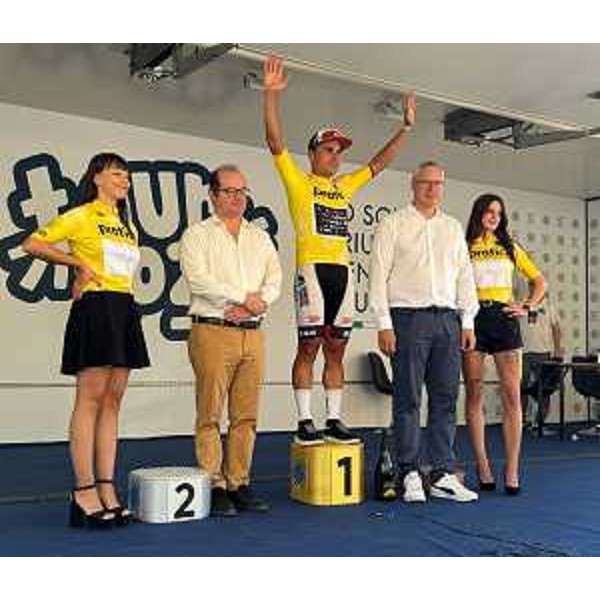 Mauro Bordin, presidente del Cr Fvg, secondo da destra nella foto con il vincitore della prima tappa, Matteo Malucelli. Secondo da sinistra è il vicegovernatore e assessore regionale allo Sport., Mario Anzil - Mauro Bordin, presidente del Cr Fvg, secondo da destra nella foto con il vincitore della prima tappa, Matteo Malucelli. Secondo da sinistra è il vicegovernatore e assessore regionale allo Sport., Mario Anzil