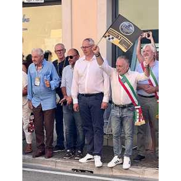 Il presidente Bordin (terzo da destra) assieme al sindaco Franco D'Altilia a Palazzolo dello Stella - Il presidente Bordin (terzo da destra) assieme al sindaco Franco D'Altilia a Palazzolo dello Stella