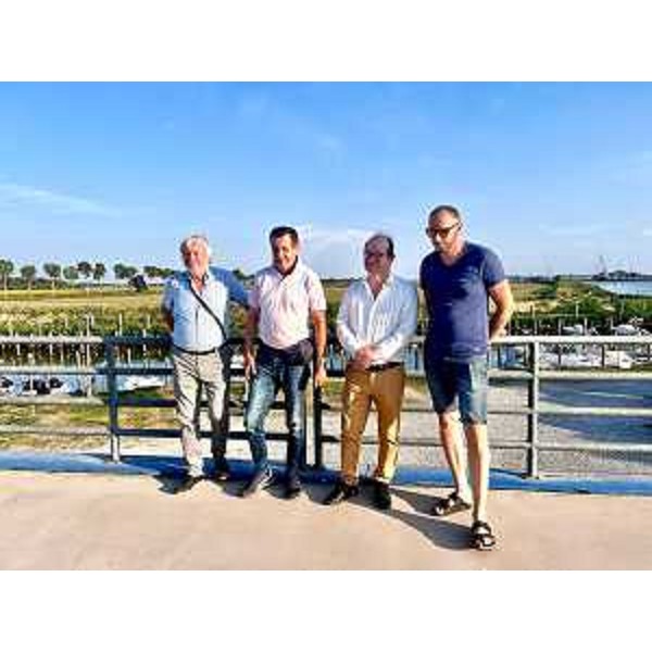 Il vicegovernatore Mario Anzil (terza da sinistra) visita la Società Canoa di San Giorgio - Il vicegovernatore Mario Anzil (terza da sinistra) visita la Società Canoa di San Giorgio