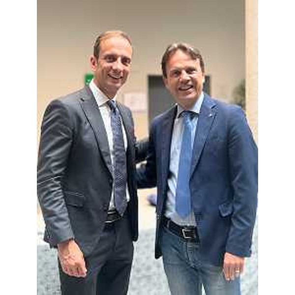 Il governatore Fedriga asseime all'assessore allo Sviluppo delle attività produttive di Regione Piemonte Andrea Tronzano - Il governatore Fedriga asseime all'assessore allo Sviluppo delle attività produttive di Regione Piemonte Andrea Tronzano