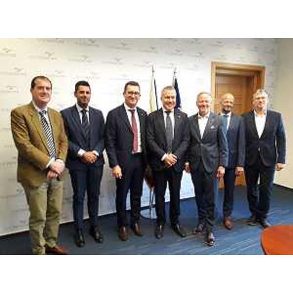 Foto di gruppo per la delegazione della Regione Friuli Venezia Giulia con il presidente della Vysocina Schrek. - Foto di gruppo per la delegazione della Regione Friuli Venezia Giulia con il presidente della Vysocina Schrek.