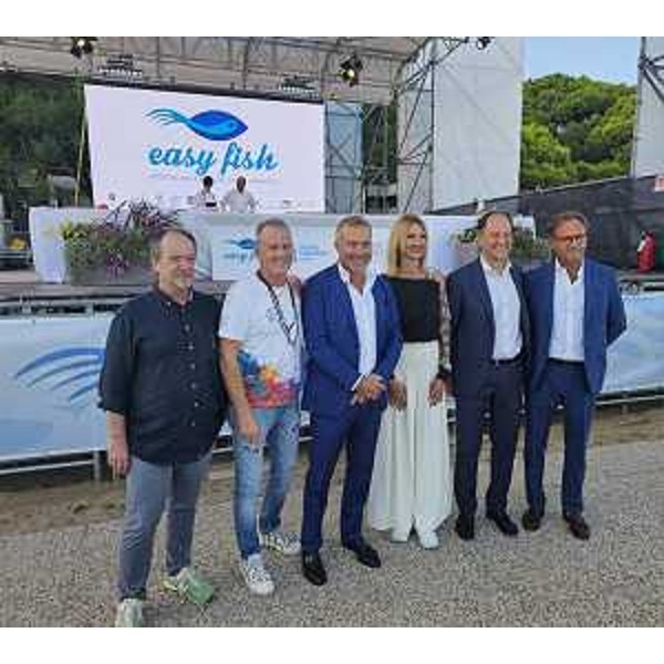 L'assessore regionale Sergio Emidio Bini al centro della foto. Secondo da destra il ministro Luca Ciriani - L'assessore regionale Sergio Emidio Bini al centro della foto. Secondo da destra il ministro Luca Ciriani