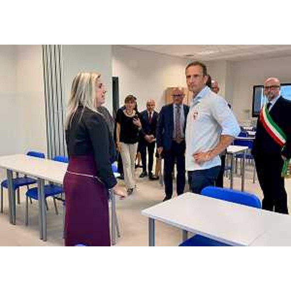 Una visita del governatore Fedriga alle aule della nuova scuola Lozer - Una visita del governatore Fedriga alle aule della nuova scuola Lozer 