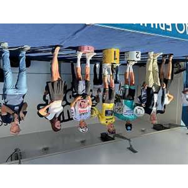 Un momento dell'ultima tappa del giro ciclistico - Un momento dell'ultima tappa del giro ciclistico