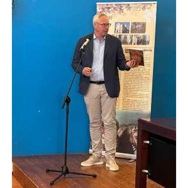 Il presidente del Cr Mauro Bordin ringrazia l'associazione Ad Undecimun e tutti i volontari del progetto "Affreschi senza confini" - Il presidente del Cr Mauro Bordin ringrazia l'associazione Ad Undecimun e tutti i volontari del progetto "Affreschi senza confini"