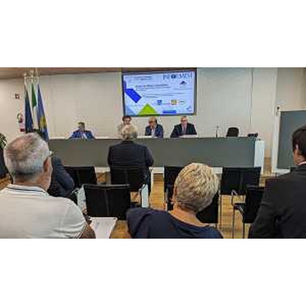 La sala durante la conferenza stampa - La sala durante la conferenza stampa