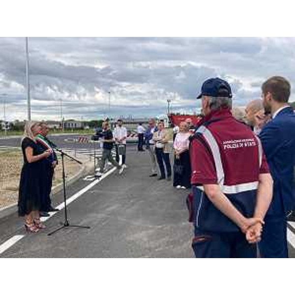 L'inaugurazione della rotonda lungo la SR 56 a Manzano - L'inaugurazione della rotonda lungo la SR 56 a Manzano