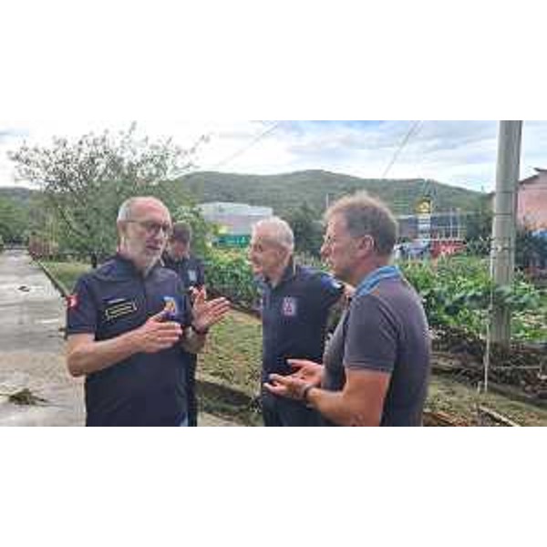 Lassessore regionale alle Protezione civile Riccardo Riccardi, durante il sopralluogo effettuato questo pomeriggio nelle zone colpite dal maltempo delle scorse ore e in particolare nei Comuni di Muggia e San Dorligo della Valle-Dolina. - Lassessore regionale alle Protezione civile Riccardo Riccardi, durante il sopralluogo effettuato questo pomeriggio nelle zone colpite dal maltempo delle scorse ore e in particolare nei Comuni di Muggia e San Dorligo della Valle-Dolina.