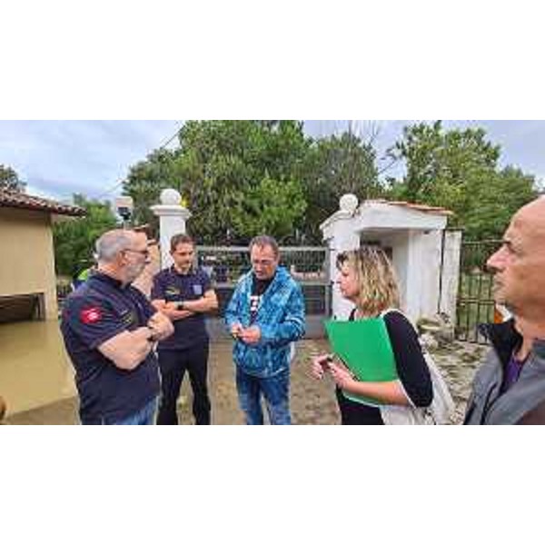 Lassessore regionale alle Protezione civile Riccardo Riccardi, durante il sopralluogo effettuato questo pomeriggio nelle zone colpite dal maltempo delle scorse ore e in particolare nei Comuni di Muggia e San Dorligo della Valle-Dolina. - Lassessore regionale alle Protezione civile Riccardo Riccardi, durante il sopralluogo effettuato questo pomeriggio nelle zone colpite dal maltempo delle scorse ore e in particolare nei Comuni di Muggia e San Dorligo della Valle-Dolina.