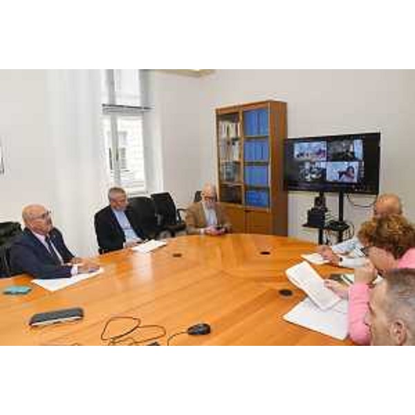 L'assessore regionale Sebastiano Callari presiede la riunione con i Comuni sul tema della concessioni balneari - L'assessore regionale Sebastiano Callari presiede la riunione con i Comuni sul tema della concessioni balneari