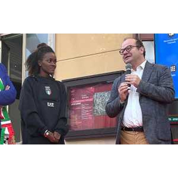 Il vicegovernatore Mario Anzil con l'atleta Sintayehu Vissa alla serata organizzata per premiare i risultati ottenuti alle Olimpiadi di Parigi. - Il vicegovernatore Mario Anzil con l'atleta Sintayehu Vissa alla serata organizzata per premiare i risultati ottenuti alle Olimpiadi di Parigi.