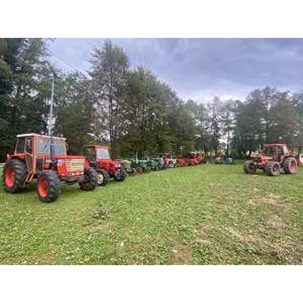 Alcuni mezzi agricoli esposti alla manifestazione svoltasi a Monte Prat - Alcuni mezzi agricoli esposti alla manifestazione svoltasi a Monte Prat