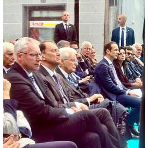 Mauro Bordin, presidente del Cr Fvg, primo da sinistra nella foto accanto al ministro Luca Ciriani e al presidente della Repubblica, Sergio Mattarella, durante la cerimonia ad Ampezzo - Mauro Bordin, presidente del Cr Fvg, primo da sinistra nella foto accanto al ministro Luca Ciriani e al presidente della Repubblica, Sergio Mattarella, durante la cerimonia ad Ampezzo