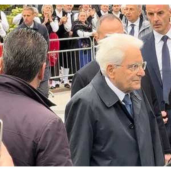 Il presidente della Repubblica, Sergio Mattarella, all'arrivo ad Ampezzo - Il presidente della Repubblica, Sergio Mattarella, all'arrivo ad Ampezzo