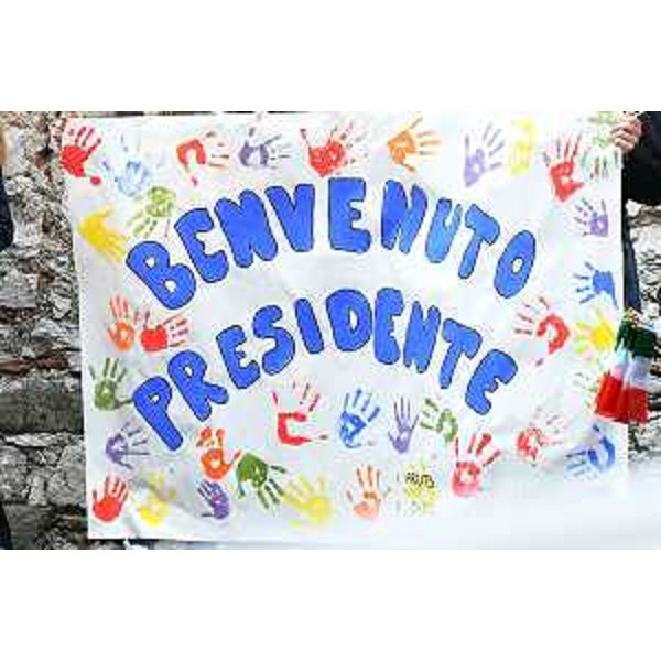 L'accoglienza dei bambini al presidente Mattarella - L'accoglienza dei bambini al presidente Mattarella
