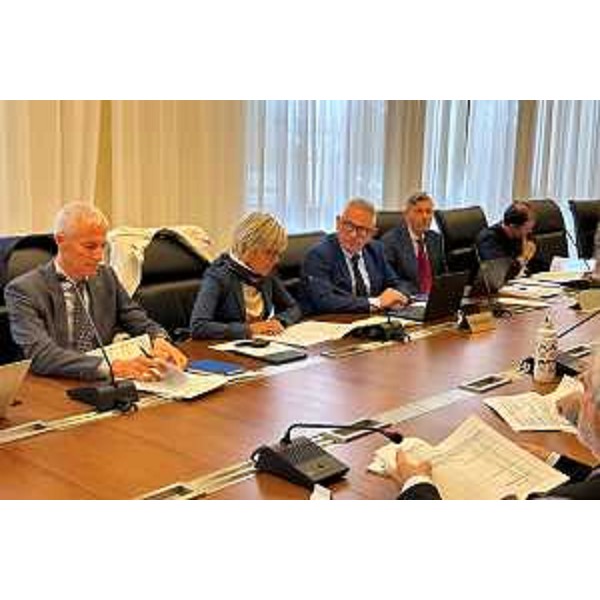 Il Presidente della I Commissione, Alessandro Basso, e l'assessore Fvg alle Finanze, Barbara Zilli, durante l'esame del Bilancio consolidato 2023 - Il Presidente della I Commissione, Alessandro Basso, e l'assessore Fvg alle Finanze, Barbara Zilli, durante l'esame del Bilancio consolidato 2023